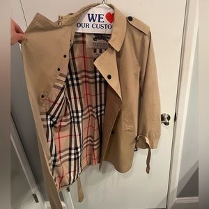 Burberry camel tan trench coat size Medium